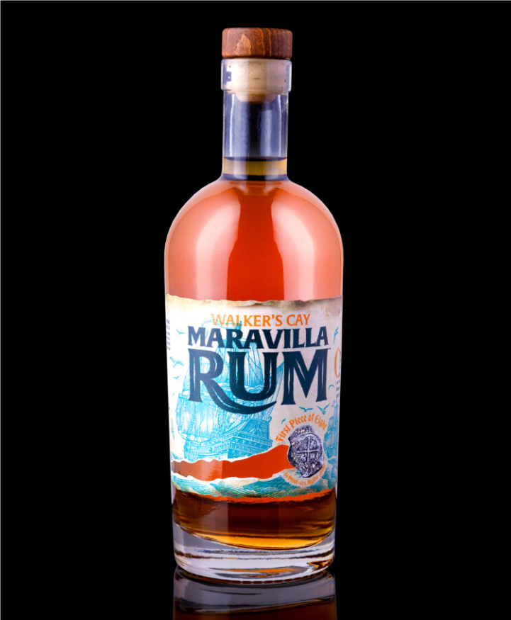 一起欣賞Fat Basset Design包裝設計的 Maravilla 朗姆酒標簽設計